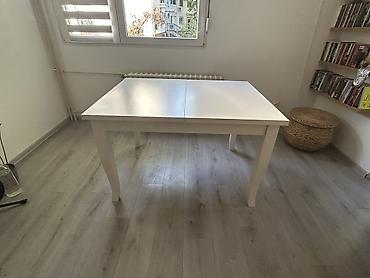 Stolice: Prodajem moderan trpezarijski set koji čine sto i 6 stolica. Sto je — 3