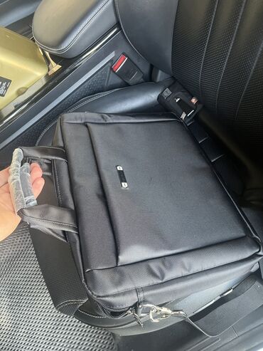 Чехлы и сумки для ноутбуков: Продаю новую сумку для ноутбука, до 14,5 дюймов