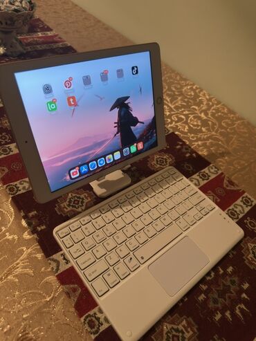Apple iPad: İşlənmiş Apple iPad 6 (2018), 9,7", < 64 GB, Ünvandan götürmə