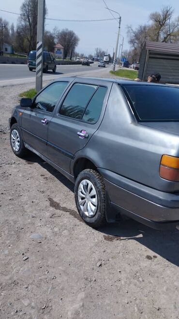 продаю или менаю: Volkswagen Vento: 1992 г., 1.8 л, Механика, Бензин, Седан