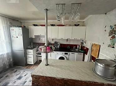 Продажа полдома: 🏡 **ПРОДАЁТСЯ ПОЛДОМА** 📍 Район: Пишпек 🏠 Комнаты: 4 📐 Площадь дома — 4