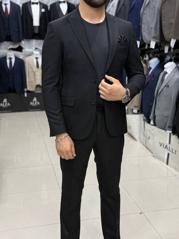Kostyumlar: Kişi Kostyum Dəstləri - Klassik və modern kəsim: dar siluet, çiynə — 40
