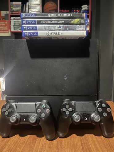 PS4 (Sony Playstation 4): Ps 4 2 Ci Riviziya Yaddas 500 GB ustunde 2 Pult Ve 4 eded Disk Hedıyye