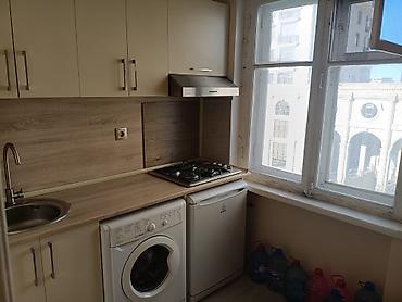 Mənzillər: Elmlər metrosu yaxınlığında (H. Cavid pr.89) kirayə 1 otaqlı tam — 4