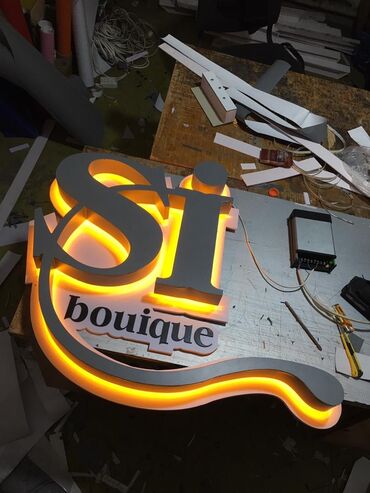 Изготовление рекламных конструкций: | Крышные установки, Сити-форматы, Перетяжки, | Ламинация, Демонтаж, Монтаж — 24