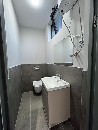 Аренда коммерческой недвижимости: Сдаю Помещение целиком: 200 м², С ремонтом, С отдельным входом, С отдельным санузлом — 5