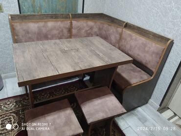Divan və masa dəstləri: Masa divan 2 stul. Hamisi birlikde 200 azn. Hec bir deffekti yoxdur