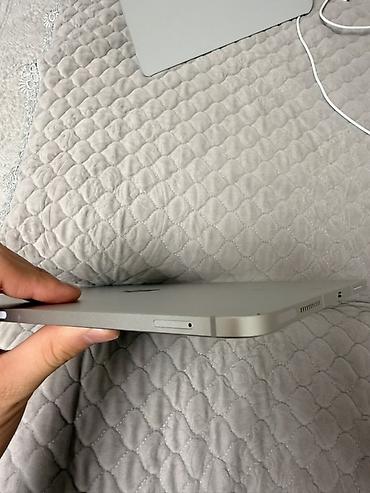 клавиатуры: Apple iPad Pro 12.9 M1 (серебристый), линейка с двойной камерой и — 3