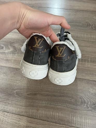 медальон: Кроссовки, 38, Louis Vuitton, Б/у, цвет - Серый, Самовывоз — 3