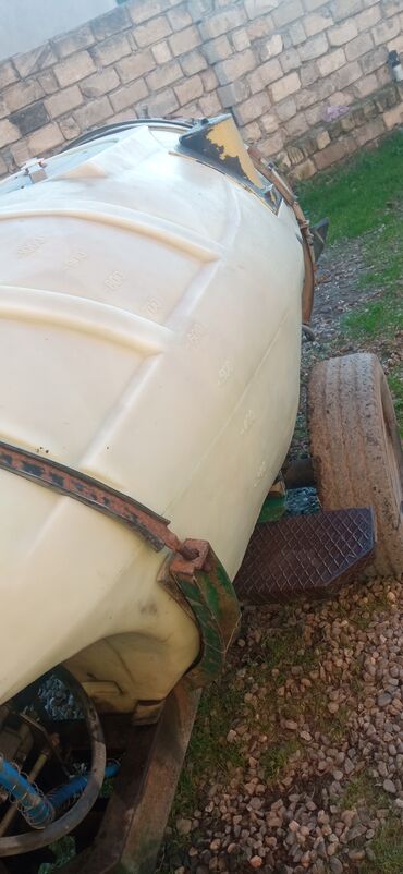 Çiləyicilər: Traktorla qoşulan bağ bağlayan (hava ilə üfürməli) çiləyici - — 4