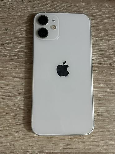 Apple iPhone: IPhone 12 mini, цвет белый. Акб 74% в идеальном состоянии 5 чехов и — 8