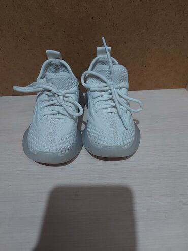 Бутсы: Детская обувь 1.3. 650с - 28 размер 4.6. 300с - 22 размер 7.9. 300с - at lalafo.kg — 12 Бутсы: Детская обувь 1.3. 650с - 28 размер 4.6. 300с - 22 размер 7.9. 300с - — 12