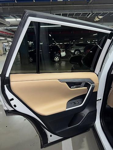 Стеклоподъёмники: Toyota RAV4 2023, 2,5 гибрид limited 2 ключа Обмен и бартер не — 14