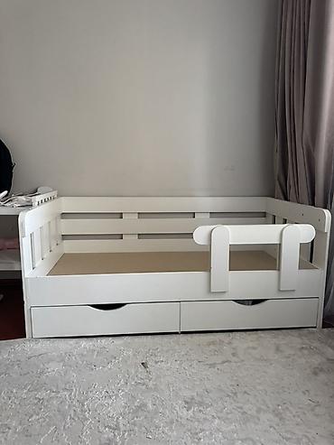 bunk bed: Детская односпальная кровать-диван, белая - Формат: день/ночь — можно — 2