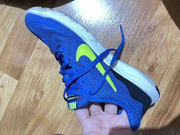 беговые красовки: Кроссовок Nike (левый), спортивный. - Модель: беговой/тренировочный