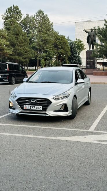 срочна сатылат машина: Серебристый седан Hyundai Sonata с современным дизайном кузова