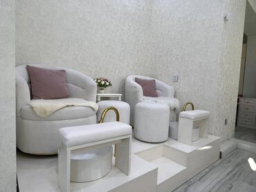 Digər kommersiya daşınmaz əmlakı: Yasamal rayonu, Statistika Komitəsinin yaxınlığında, ümumi sahəsi 135 — 8