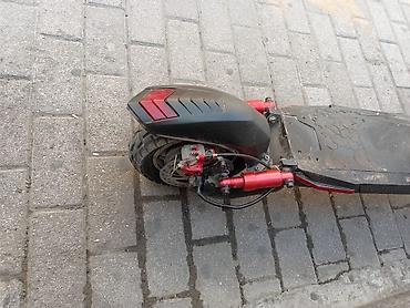 Электросамокаты: Elektrik skuter satılır. Qara və qırmızı rəng kombinasiya­sında, iri — 4