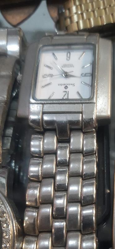 saatlar type 1: Kvars mexanizmalı İsveçrə istehsalı qol saatı. - Korpus: metal — 1