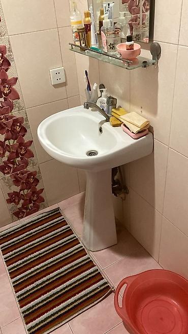 Ağ keramik ayaqlı hamam əlüzyuyanı satılır. Model klassik və yığcam