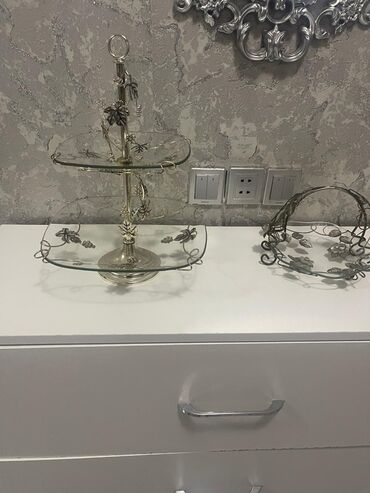 Moskviç: Tort və şiriniyyat qabı