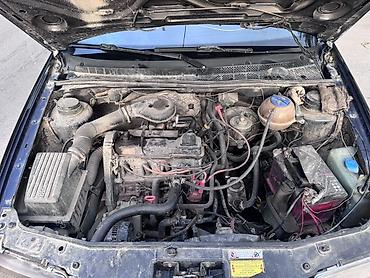 Транспорт: Volkswagen Vento: 1992 г., 1.8 л, Автомат, Бензин, Седан — 8