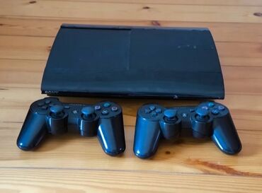 Xbox Series X: Sony PlayStation 3 oyun konsolu iki ədəd simsiz idarəetmə pultu ilə