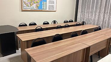 stol ustul: Ofis bağlandığına görə tecili satılır 10 destdi bir masa 2 stul qiymət — 1