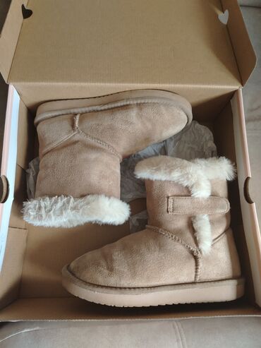 Ugg čizme: Prelepe čizme, kao ugg, malo nošene. Izuzetno tople, krzno mekano — 2