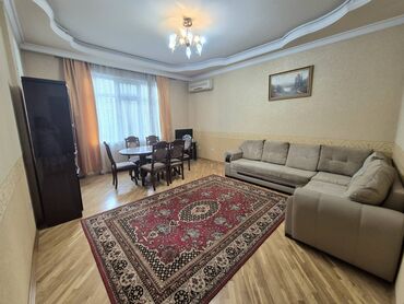 nərimanov mənzil: Atatürk prospekti, Ayna Sultanovanın heykəlinin arxasında, Kontakt