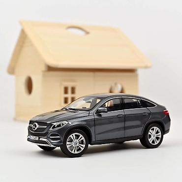 odece: Mercedes-Benz GLE Coupé 2015 – Siva Metalik – Norev 🚗🌫️ Norev — 1