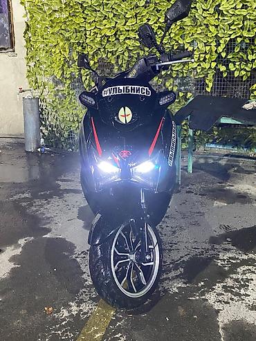 Скутеры: Q-Max скутер, 150 см³. На ходу. Характеристики и оснащение: - — 3