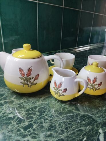 чайные наборы посуды: Продается керамический чайный сервиз на 4 персоны .Целый без сколов и