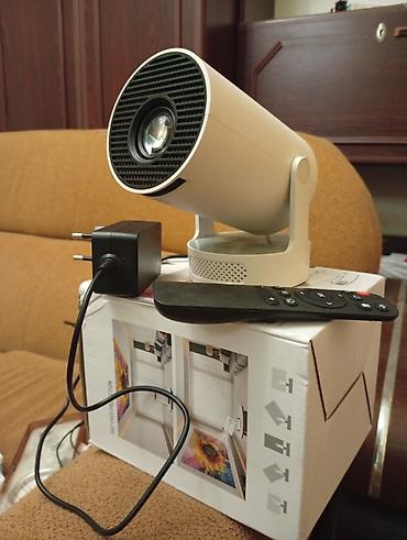 tv kronsteyn: Smart mini proyektor – uzaqdan idarəetmə pultu və adapter ilə - — 4