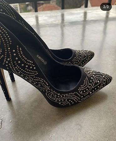 Salonke: Dve vrste obuće: 1) Bele patike sa pertlama - Klasičan nizak model sa — 4