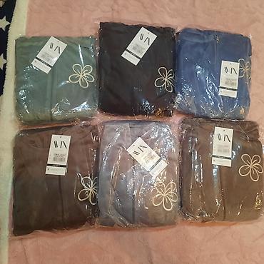 polyester materijal: Plisane trenerke
M/ L
XL/2xl

1600 din — 2