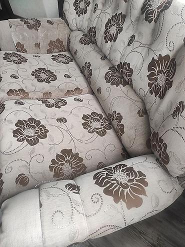 угловая: Продаю диван б/у 1,70 на 1 м +кресло фирмы "Лина".не раскладывается — 4
