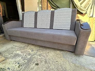sofa: Прямой диван с деревянными накладками на подлокотниках - Современный — 7