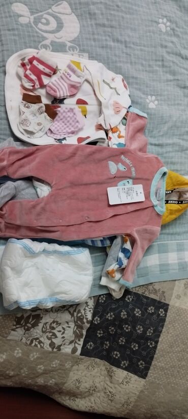 одежды для новорожденных: Для новорожденный все новый, за все 1600сом