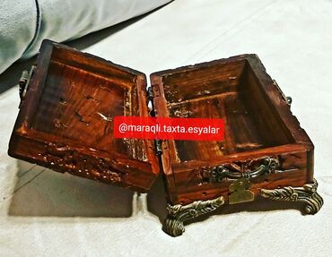 Ev saatları: Mücrü Zinət əşyaları üçün, Taxta