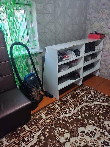 Продажа коттеджей и домов: Продается одноэтажный дом с закрытым двором и хозпостройками. - — 10