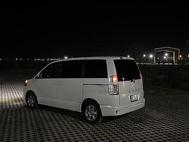Toyota: Toyota Voxy: 2002 г., 2 л, Автомат, Бензин, Минивэн — 6