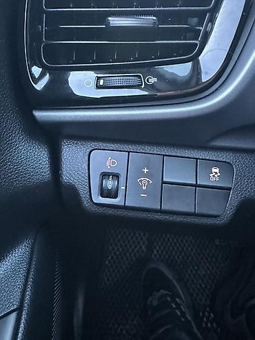 Kia: Kia Stonic: 2018 г., 1.4 л, Автомат, Бензин, Кроссовер — 9