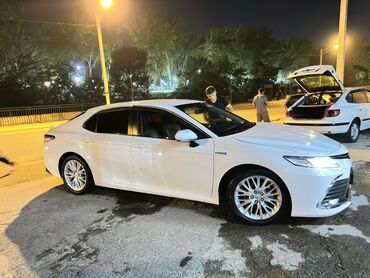 машина машина машина машина машина: Toyota Camry: 2019 г., 2.5 л, Типтроник, Гибрид, Седан