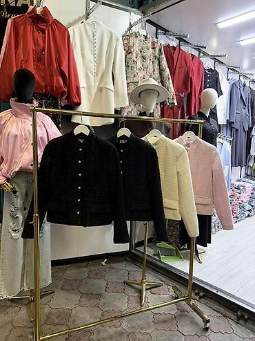 Пиджаки, жакеты: Жакет из твида в стиле Chanel - Фактура: плотный рельефный твид с — 4