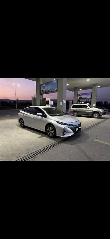 roewe ei5 2021: Toyota Prius: 2017 г., Гибрид, Хэтчбэк — 6