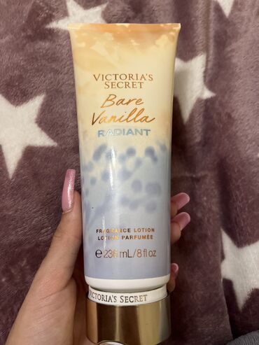 Bədənə qulluq: Victoria secret (bare vanilla-radiant versiyası)satılır. Duşdan sonra