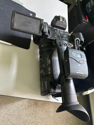 videokamera sony dcr hc46: Продаю Sony ncxcam, идет в комплекте с сумкой и штативом 70000 сом