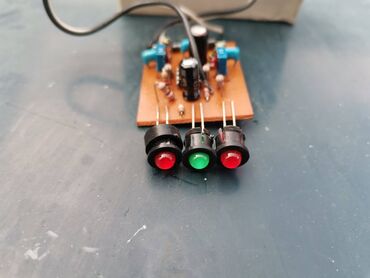 Auto delovi: Elektronski Voltmetar za 14V ELAN. Novo. Lampicama pokazuje kakvo je — 6