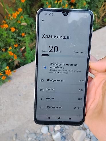 poco c71 бишкек: Смартфон POCO C71 в серебристом цвете. В комплекте коробка. Телефон — 6